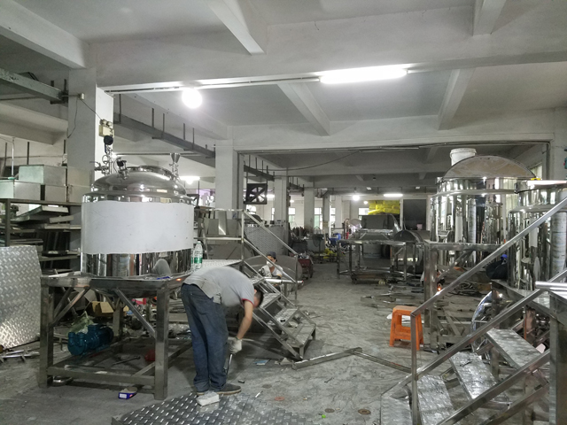machinery factory for manufacturing blending tanks.jpg