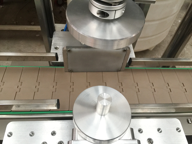 model YX-AC60 automatic capper.jpg