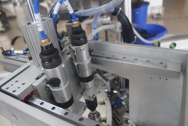 servo motor controlling capper 2pcs.JPG