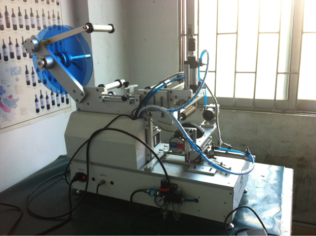 YX-LM520 labeling machines  (3).jpg