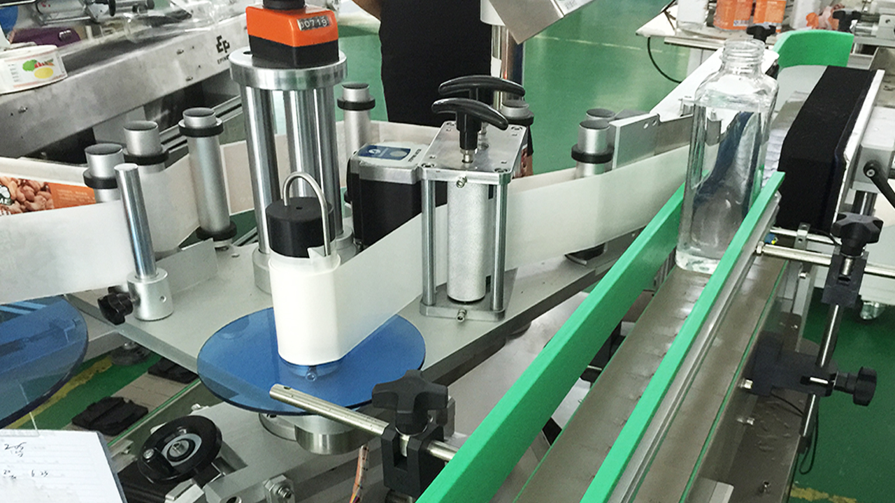 Square bottles four sides labeling machine automatic vertical labeller