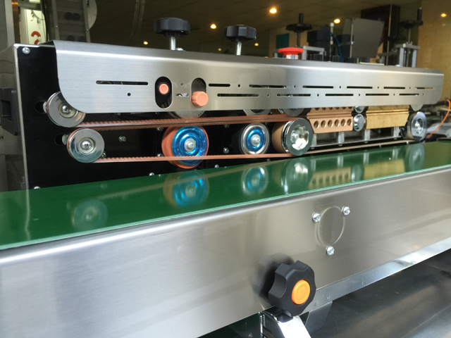 close pictures for band sealer bag sealing.jpg